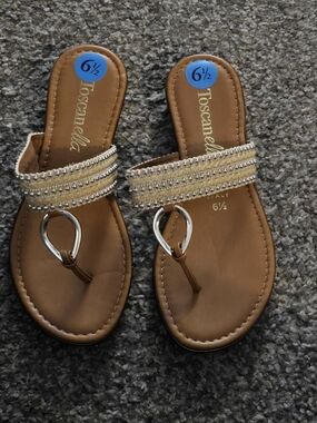 Toscanella Tan Beaded Toe-Ring Sandals - Women's